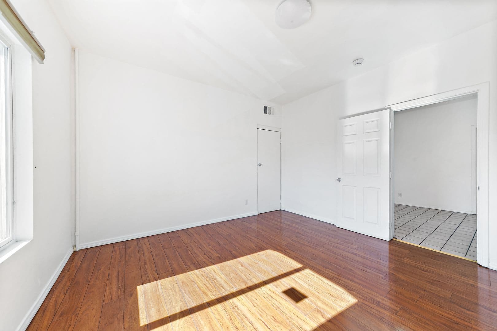 Los Angeles Apartment: Echandia