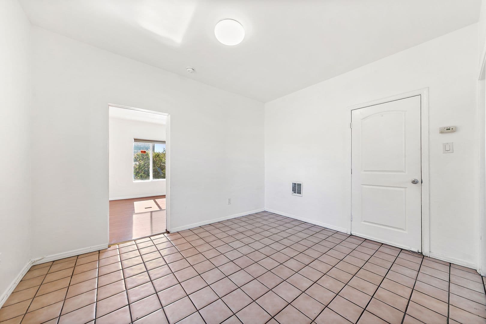 Los Angeles Apartment: Echandia