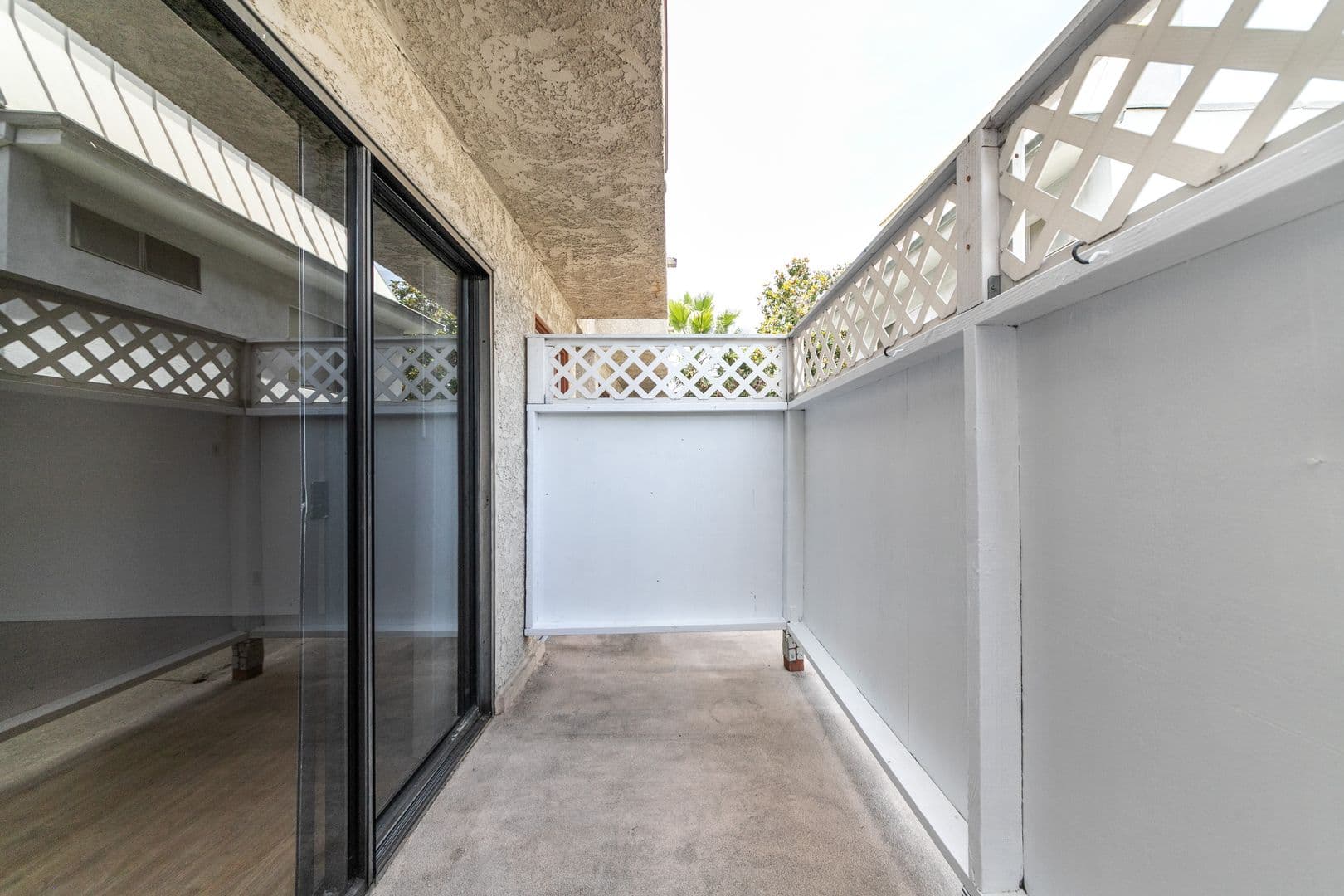 Los Angeles Apartment: 3744 Delmas Terrace