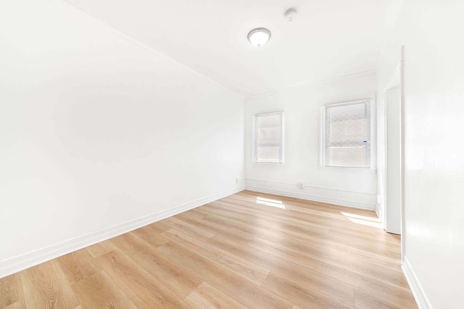 Los Angeles Apartment: 4673 Hollywood Blvd.