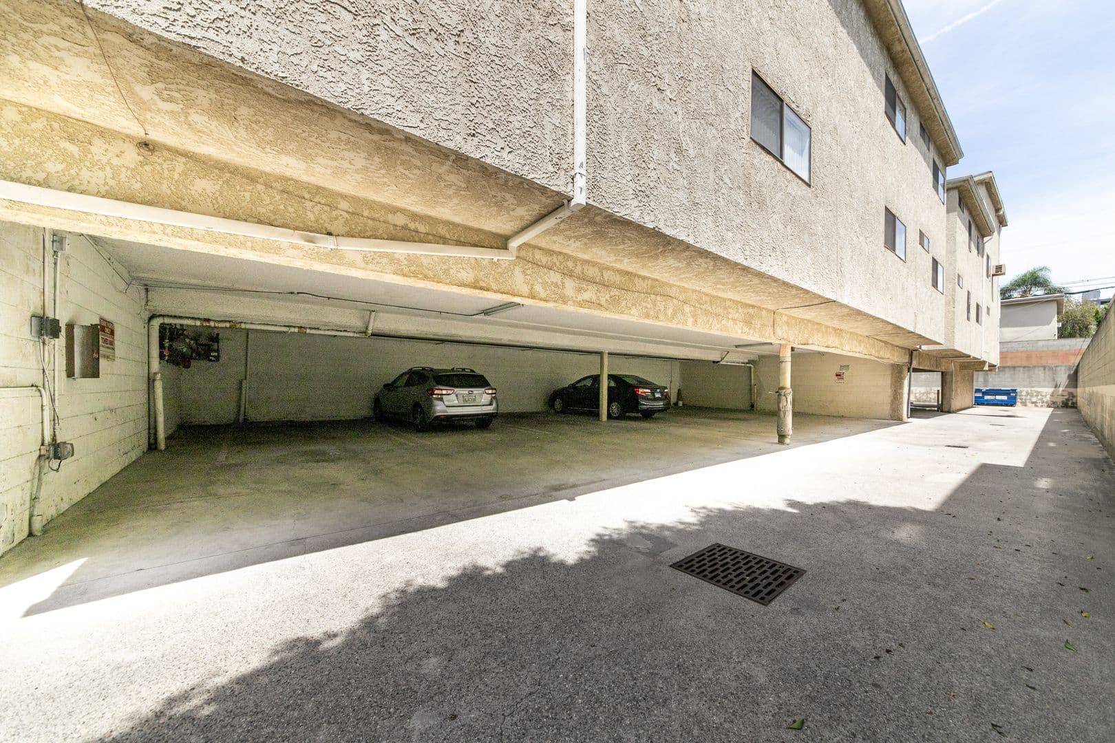 Los Angeles Apartment: 3744 Delmas Terrace