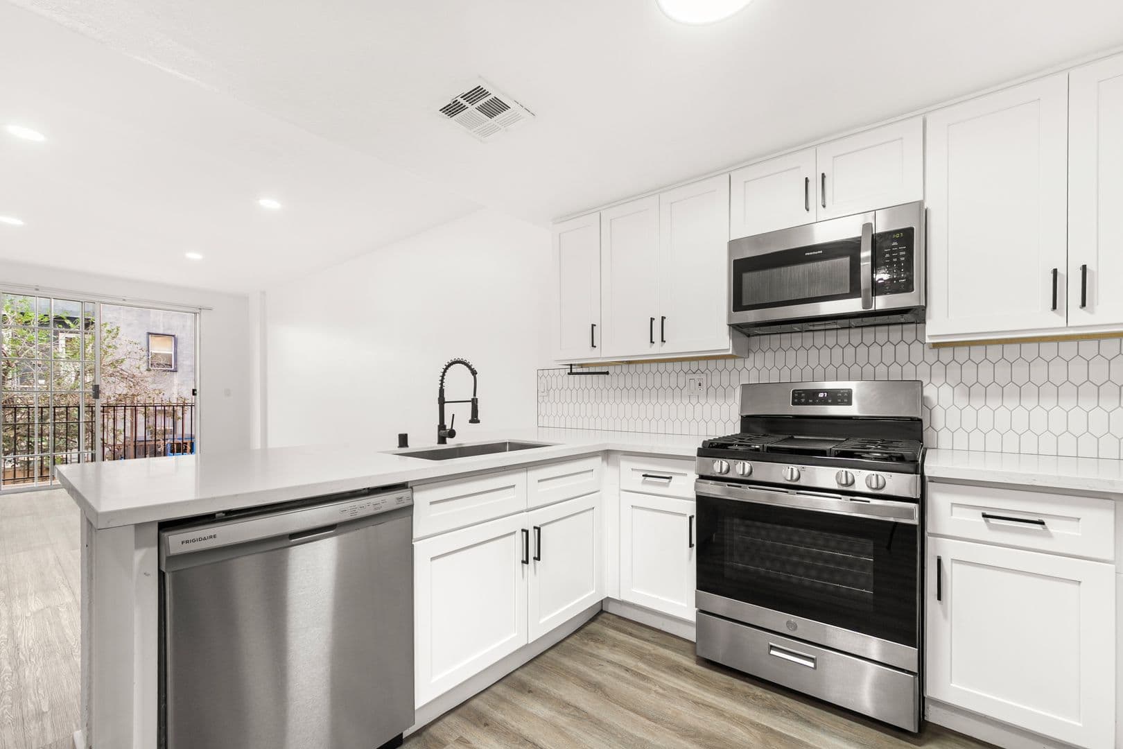 Los Angeles Apartment: 621 N. Bronson Ave