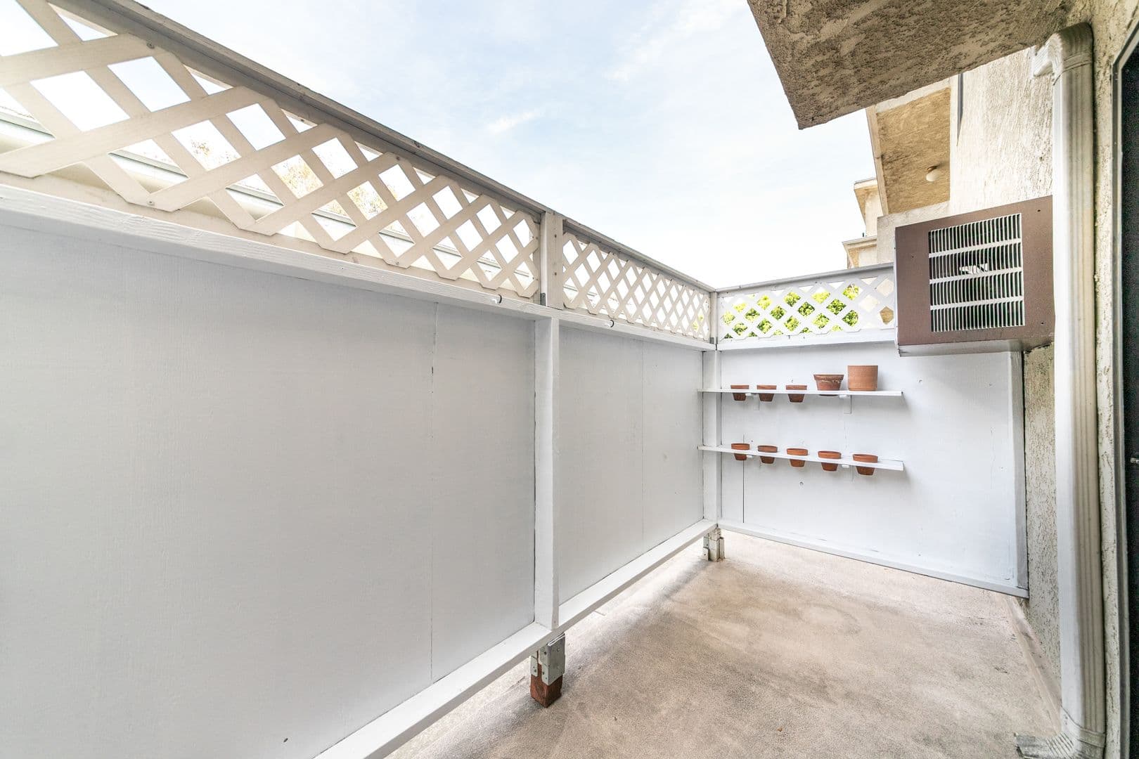 Los Angeles Apartment: 3744 Delmas Terrace