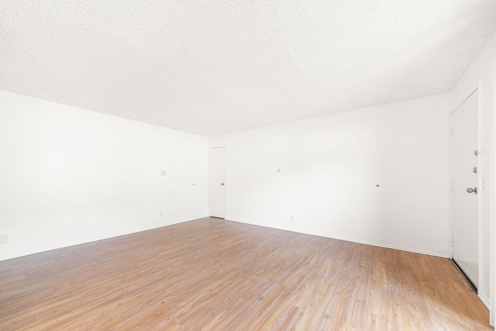 Los Angeles Apartment: 3744 Delmas Terrace