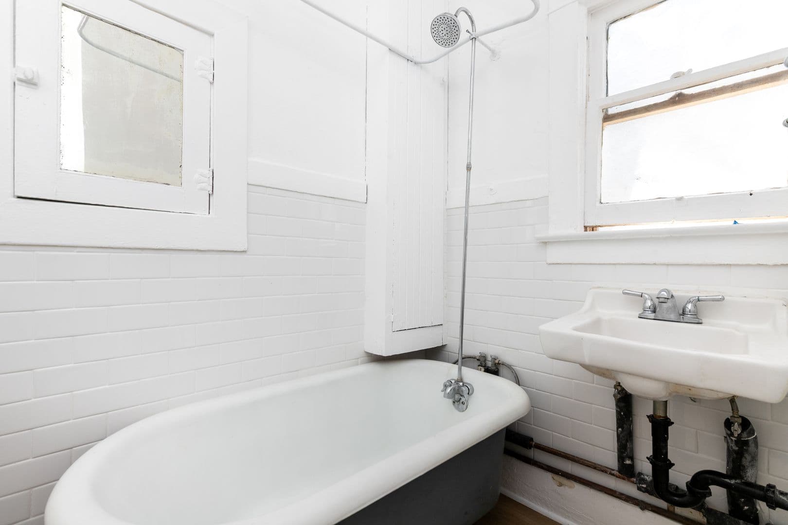 Venice Apartment: 39 24th Ave
