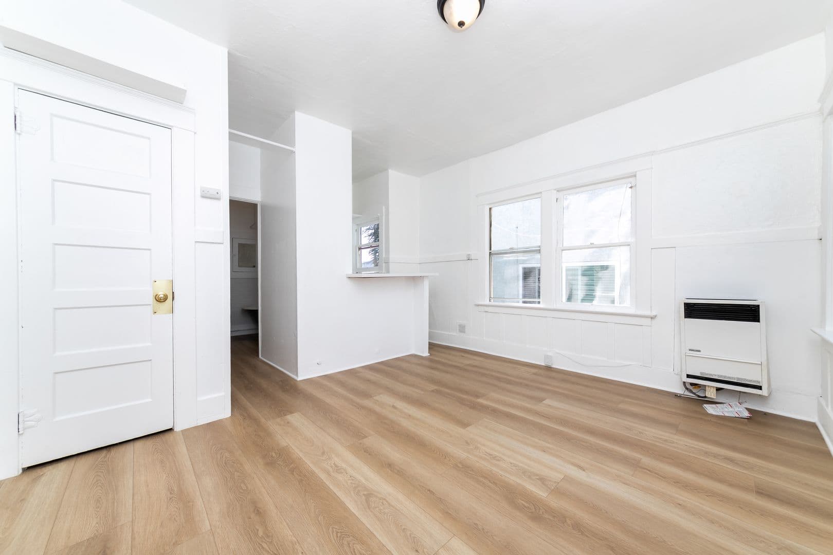 Venice Apartment: 39 24th Ave