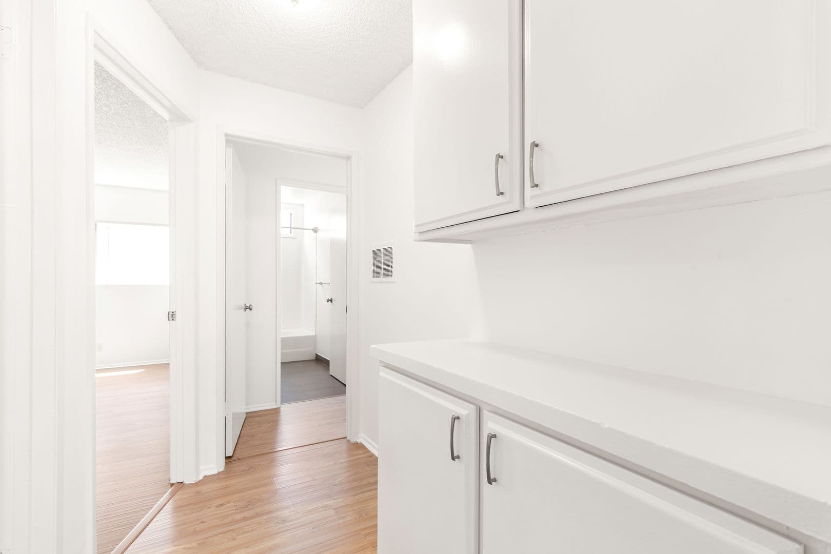Los Angeles Apartment: 3744 Delmas Terrace