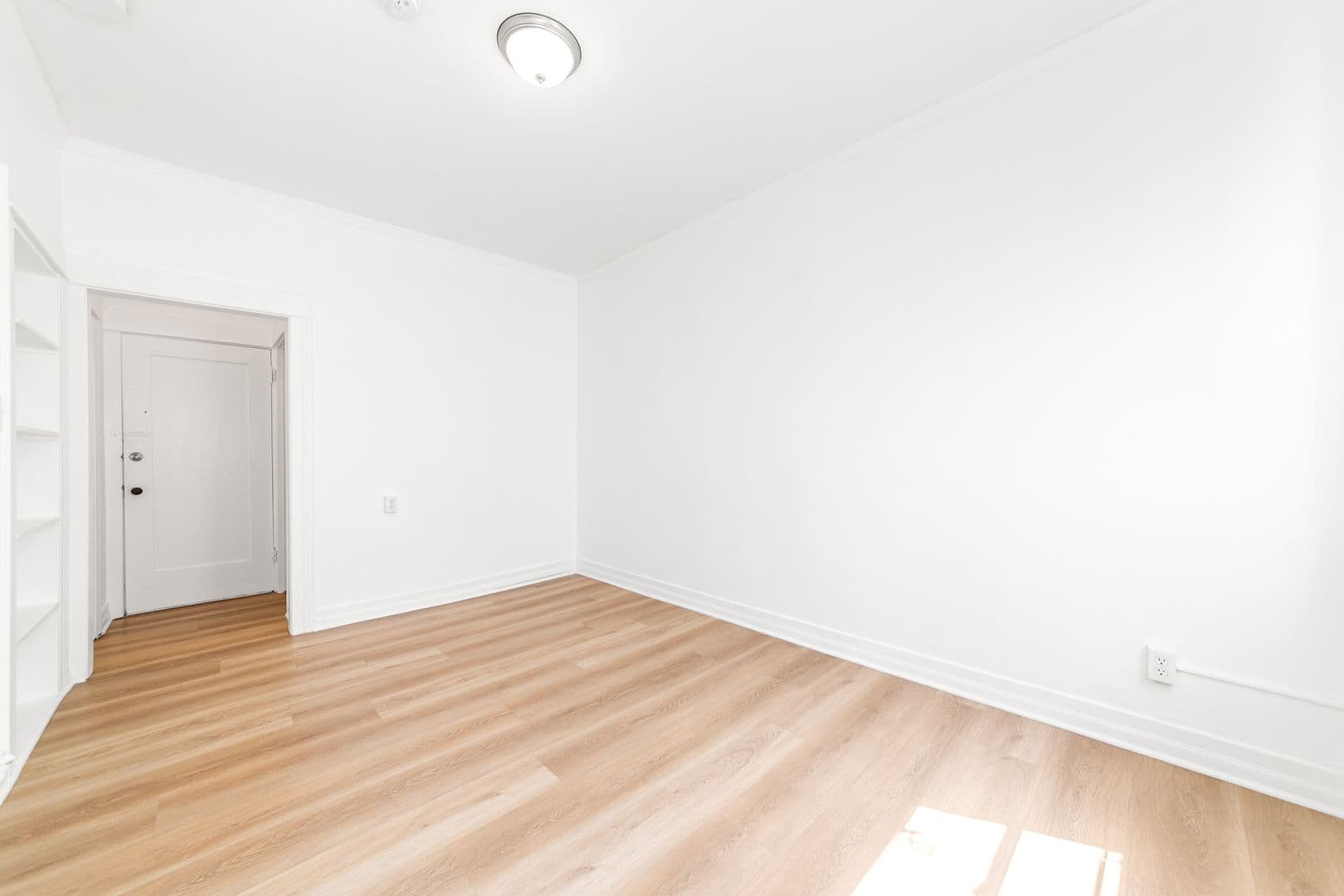 Los Angeles Apartment: 4673 Hollywood Blvd.