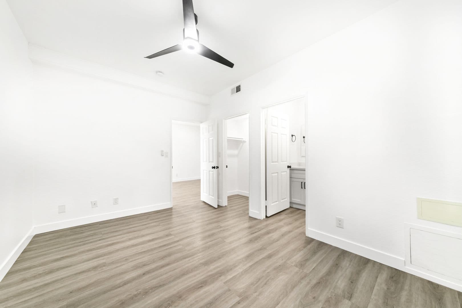 Los Angeles Apartment: 621 N. Bronson Ave