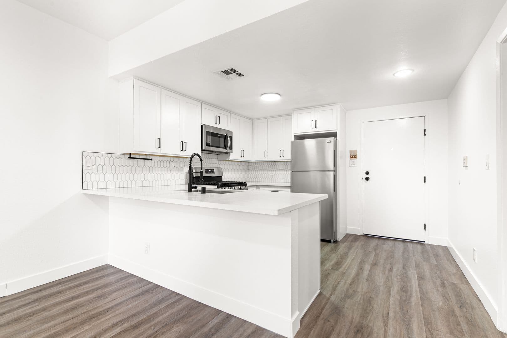 Los Angeles Apartment: 621 N. Bronson Ave