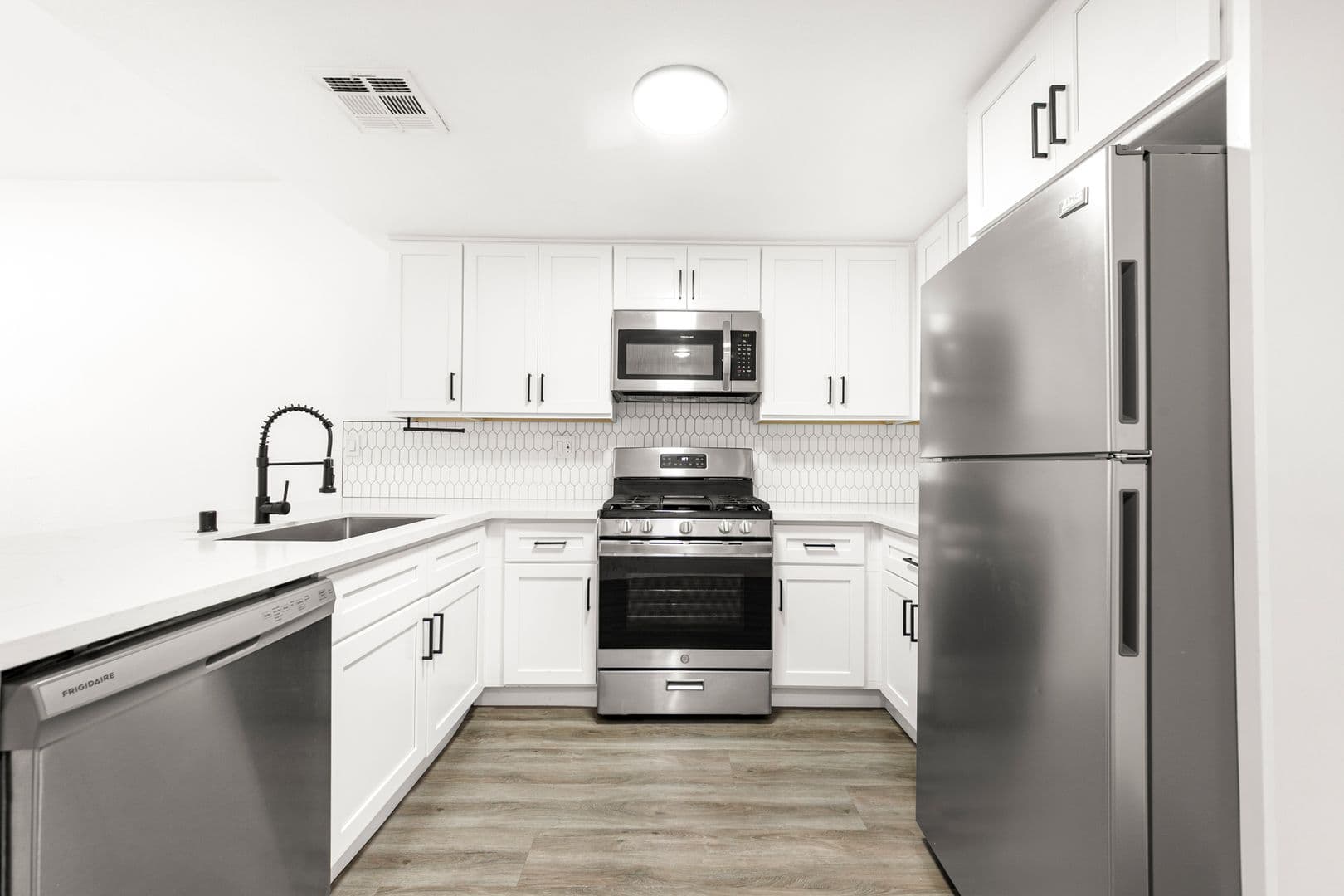 Los Angeles Apartment: 621 N. Bronson Ave