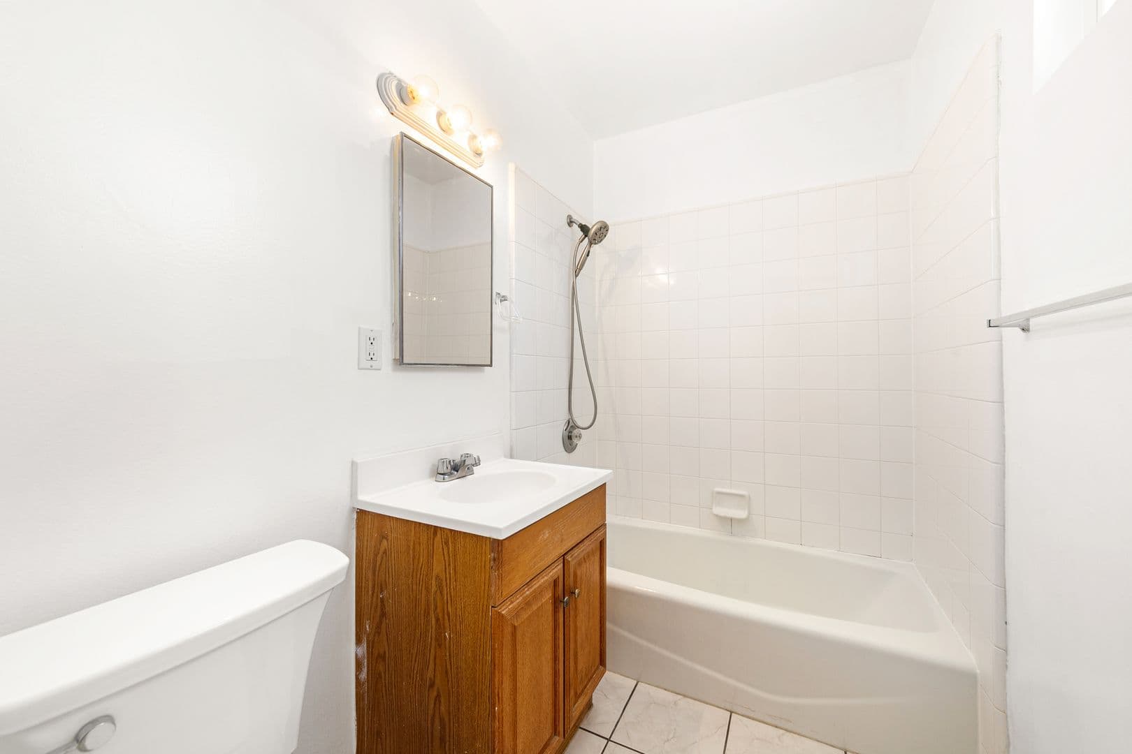 Lomita Apartment: 2222 248th St.