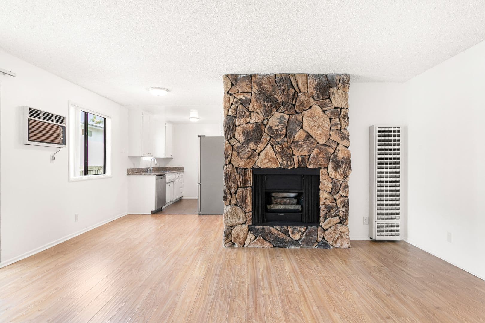 Los Angeles Apartment: 3744 Delmas Terrace
