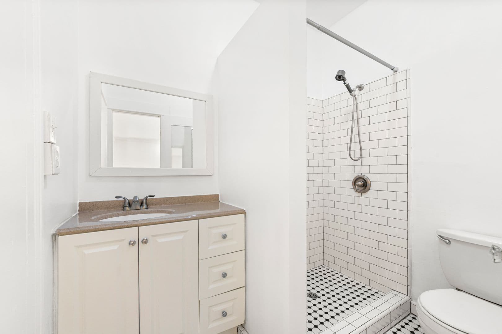 Los Angeles Apartment: 4673 Hollywood Blvd.