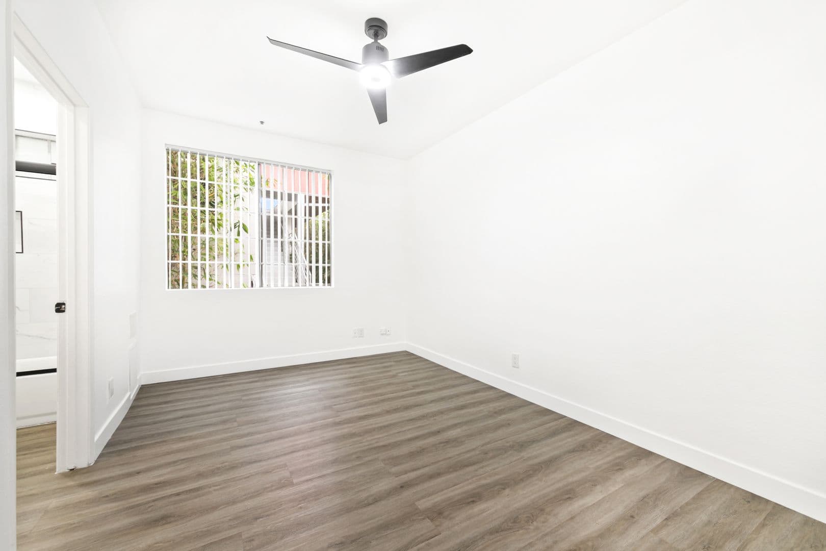 Los Angeles Apartment: 621 N. Bronson Ave