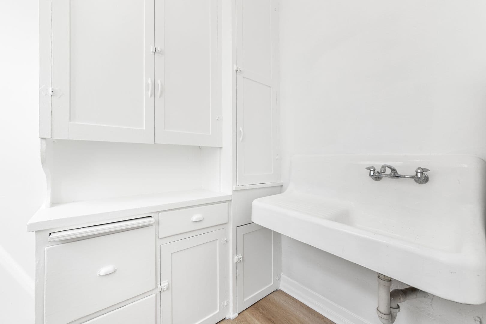 Los Angeles Apartment: 4673 Hollywood Blvd.