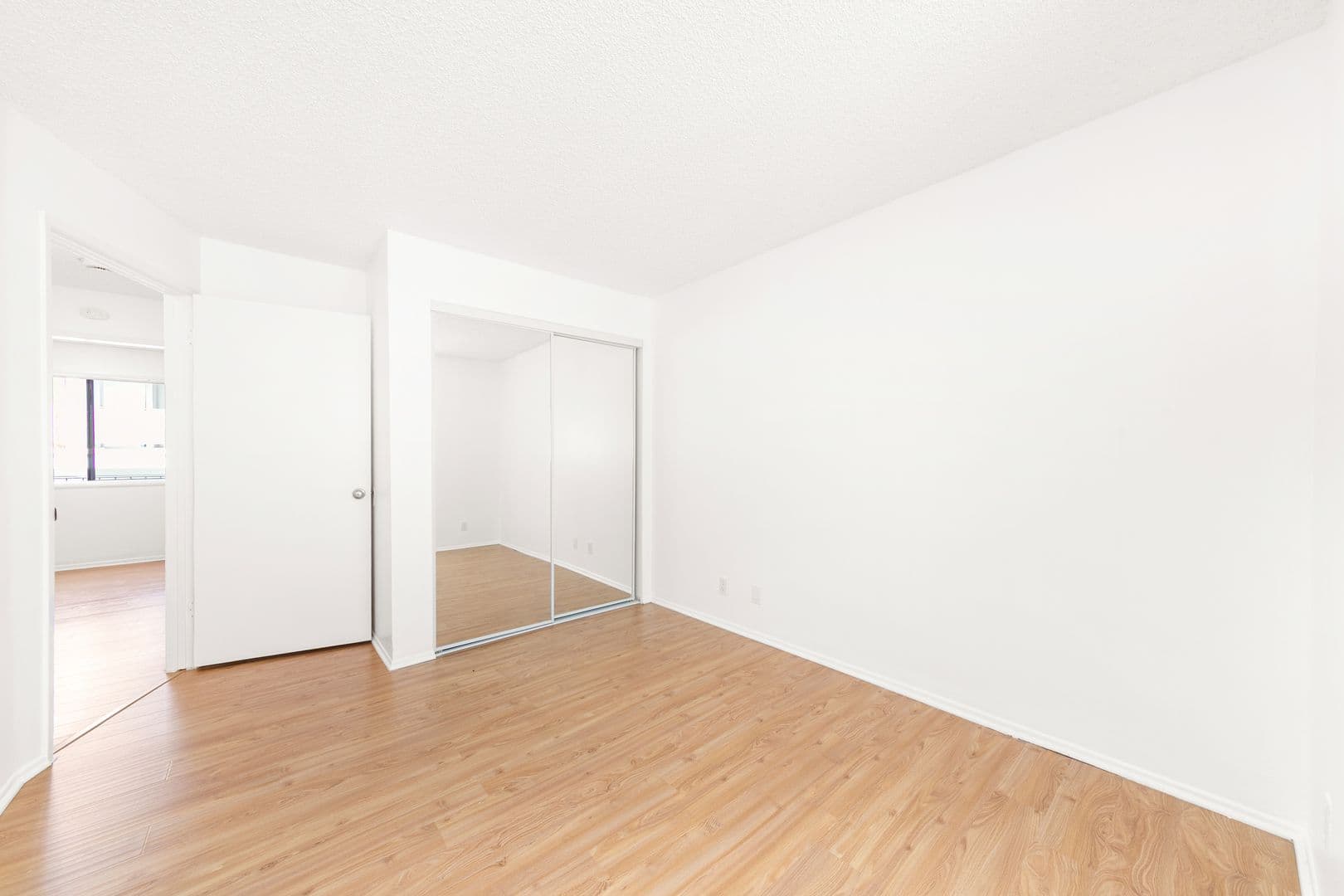 Los Angeles Apartment: 3744 Delmas Terrace