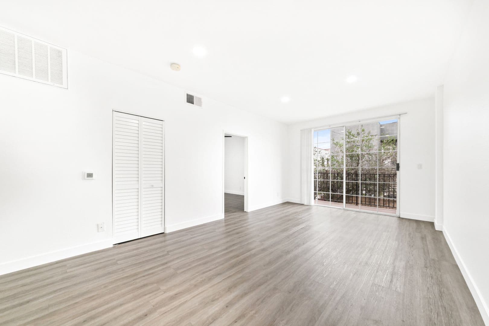 Los Angeles Apartment: 621 N. Bronson Ave