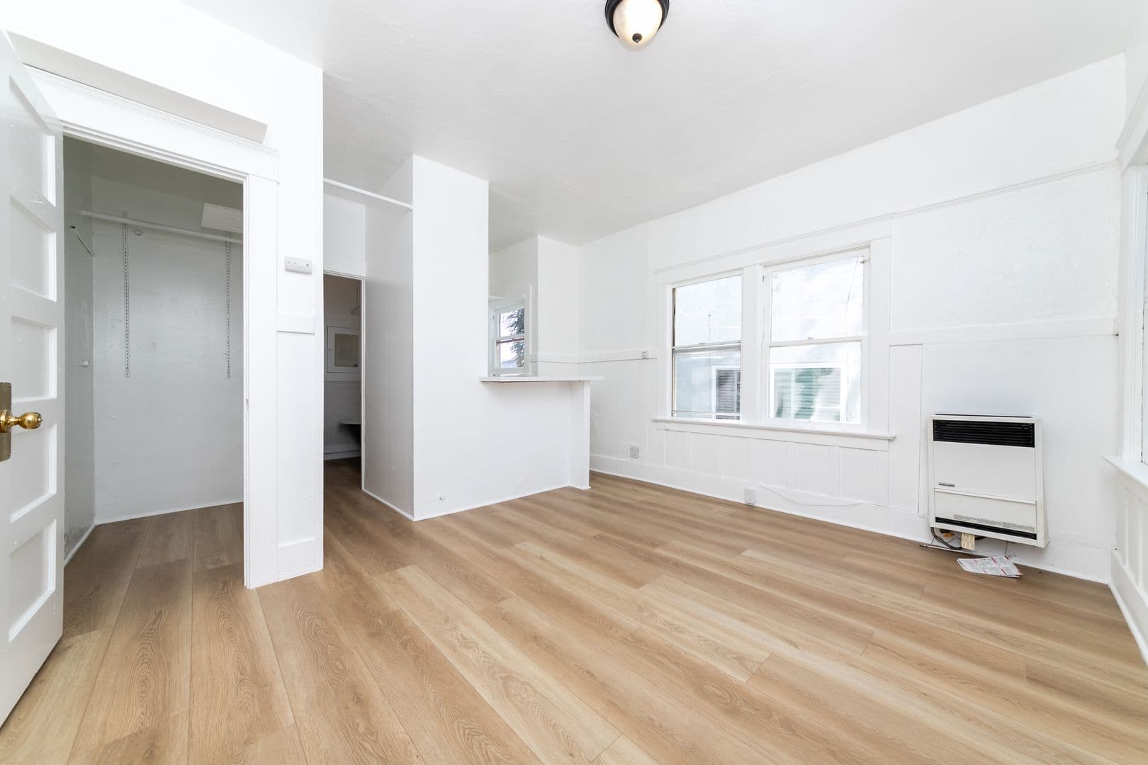 Venice Apartment: 39 24th Ave