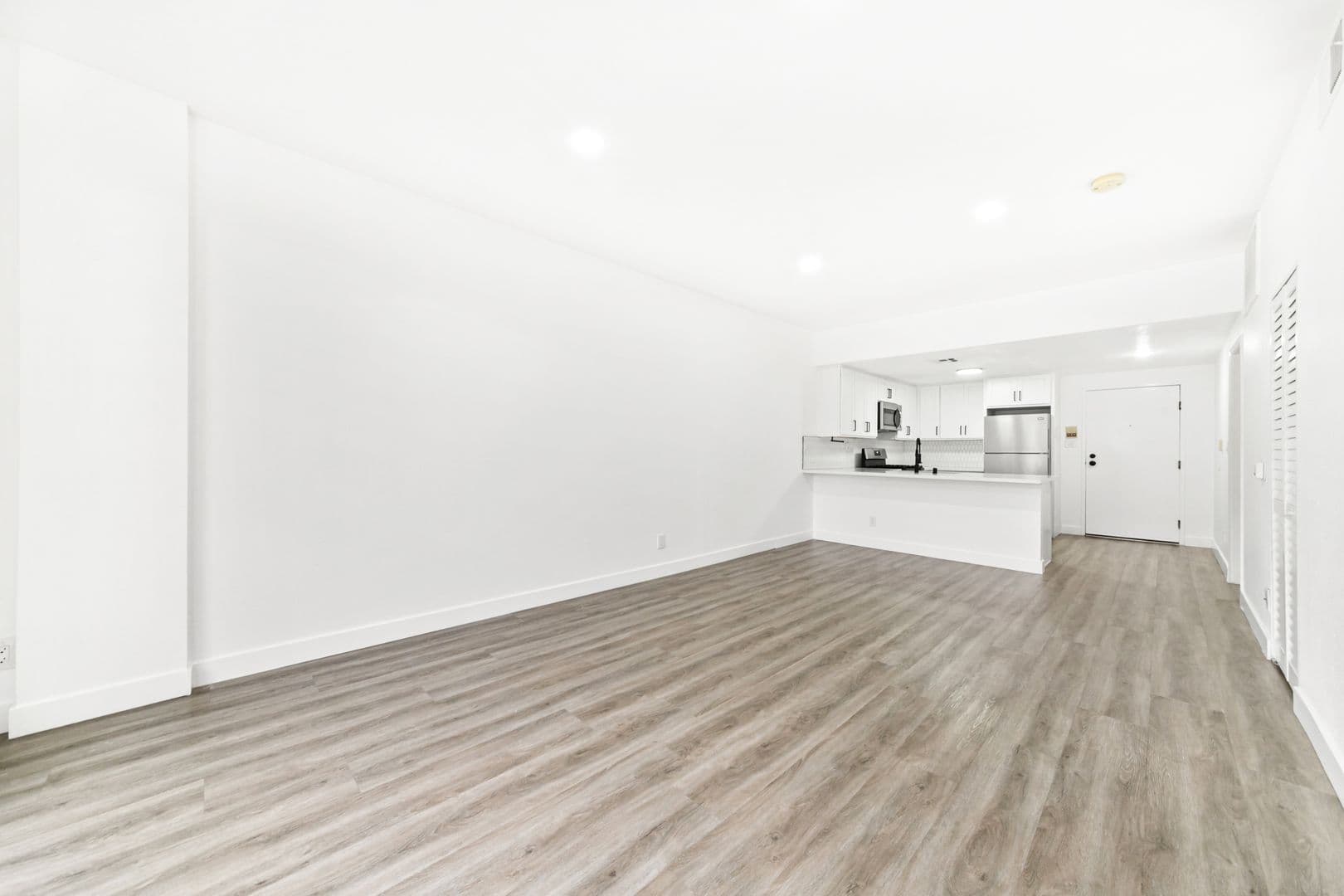 Los Angeles Apartment: 621 N. Bronson Ave
