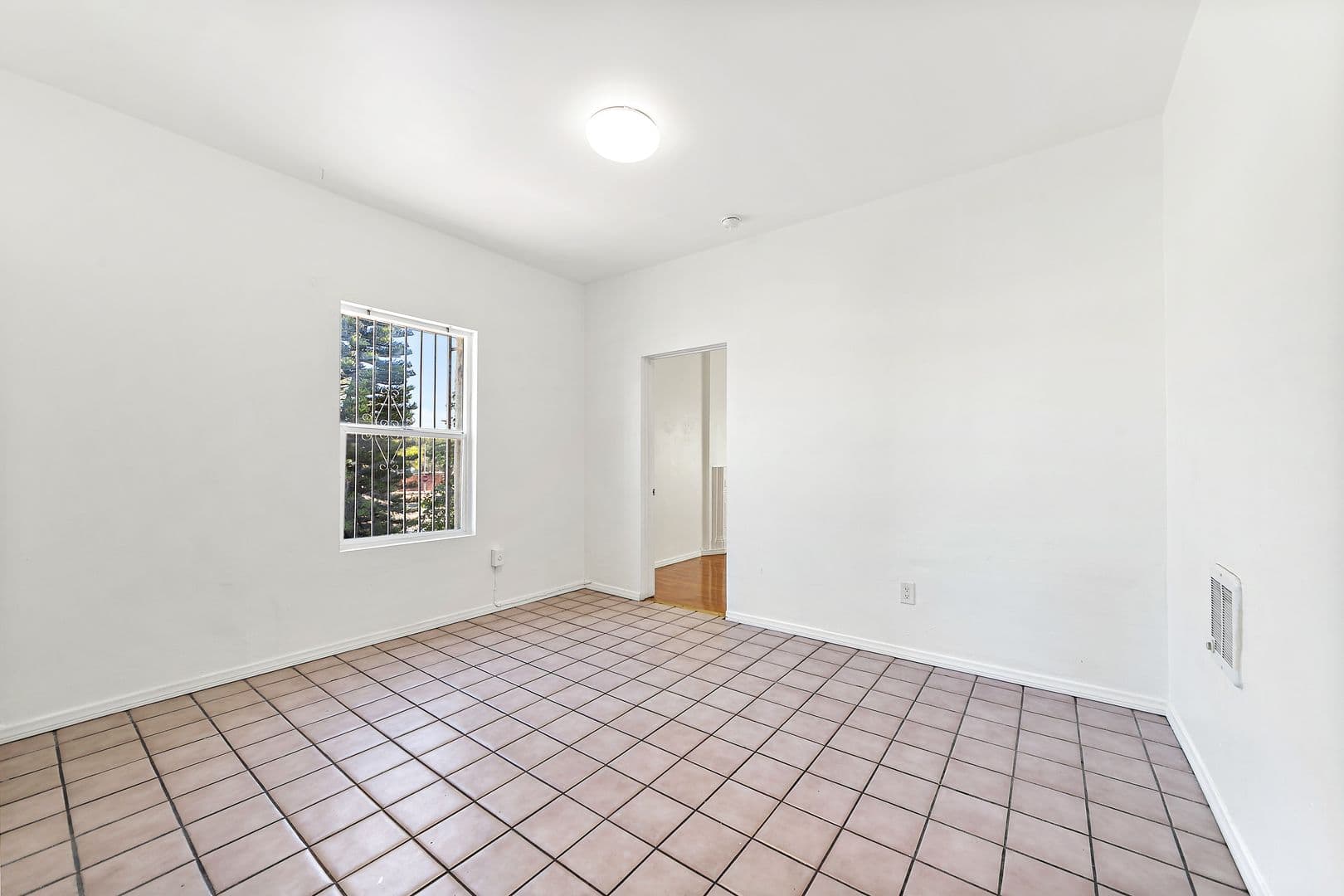 Los Angeles Apartment: Echandia