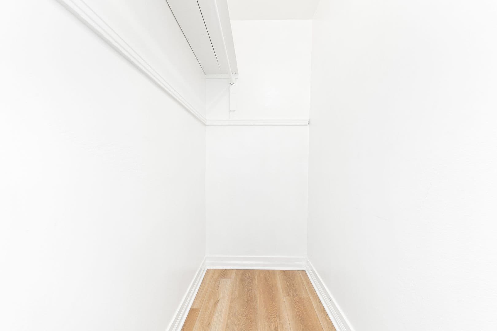 Los Angeles Apartment: 4673 Hollywood Blvd.