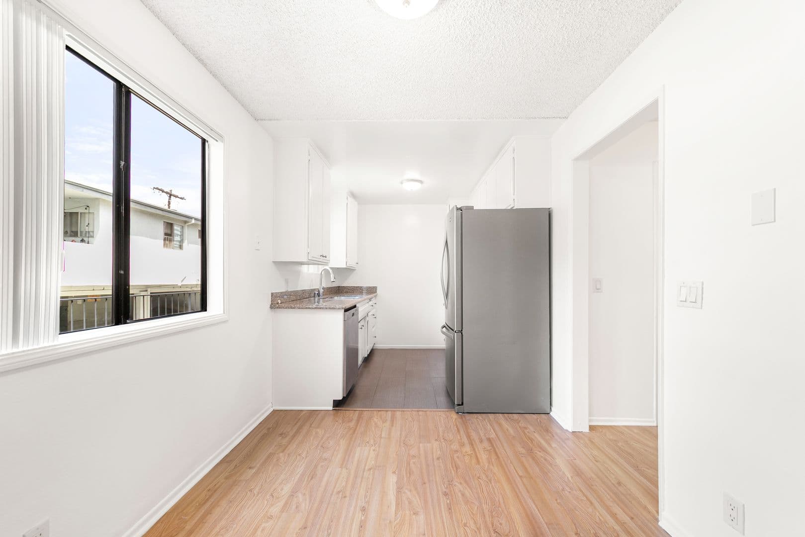 Los Angeles Apartment: 3744 Delmas Terrace