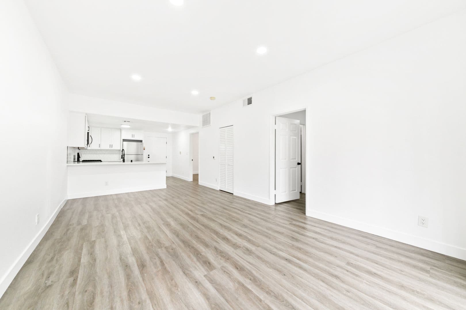 Los Angeles Apartment: 621 N. Bronson Ave