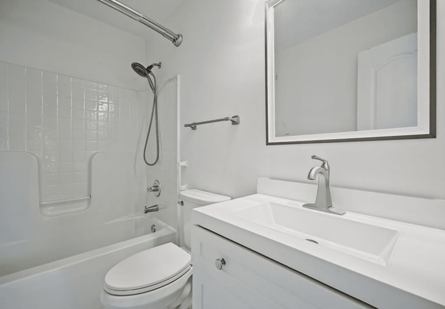 Portsmouth Townhome: 4 Sandie Point Lane