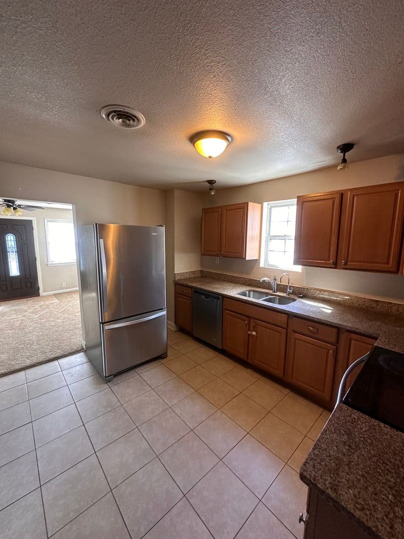 Norfolk House: 2312 Saint Denis Avenue