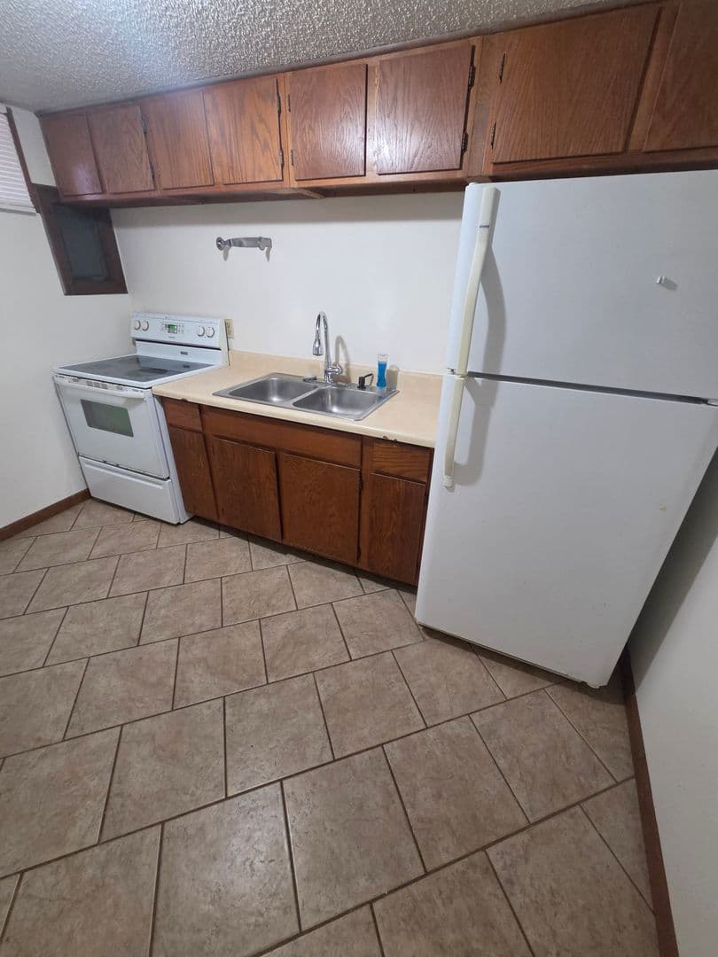 Junction City Apartment: 1118 N Adams St
