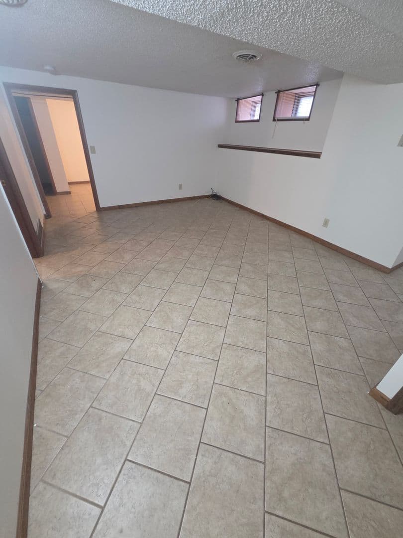 Junction City Apartment: 1118 N Adams St