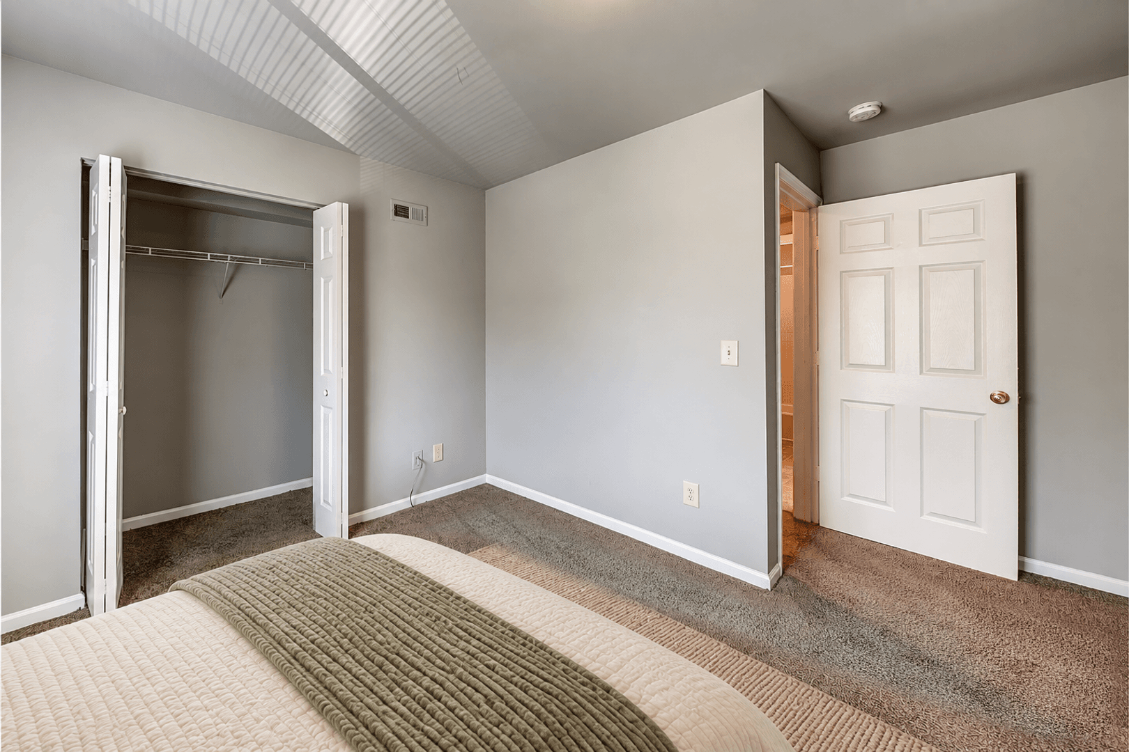 Charlotte Apartment: 825 farmhurst Dr