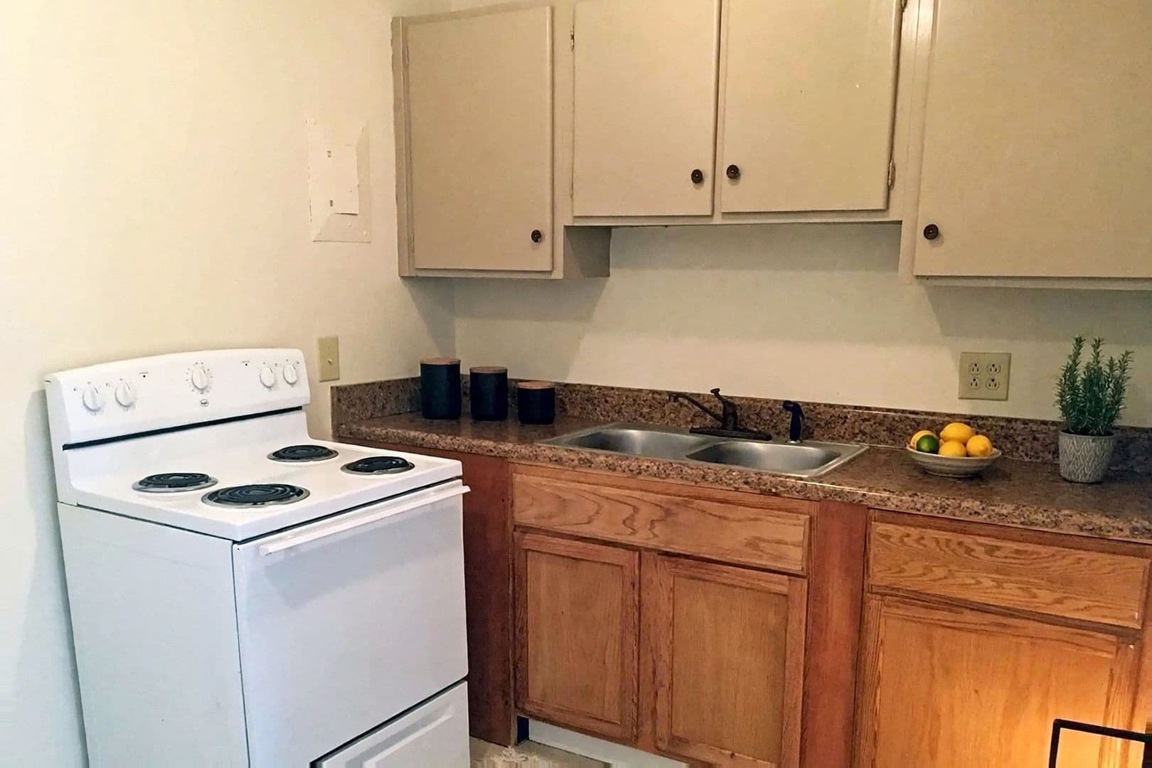 Winston-Salem Apartment: 2901 Walkertown Rd