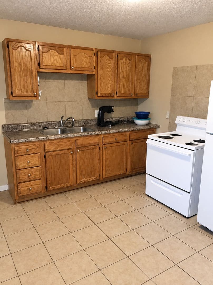 Winston-Salem Apartment: 1984 Maryland Ave Apt C