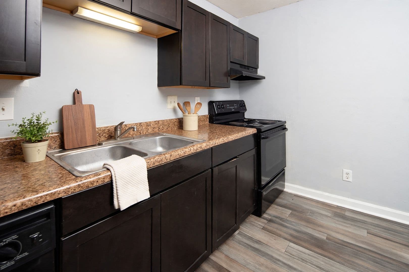 Charlotte Apartment: 1307 Springmont Ln