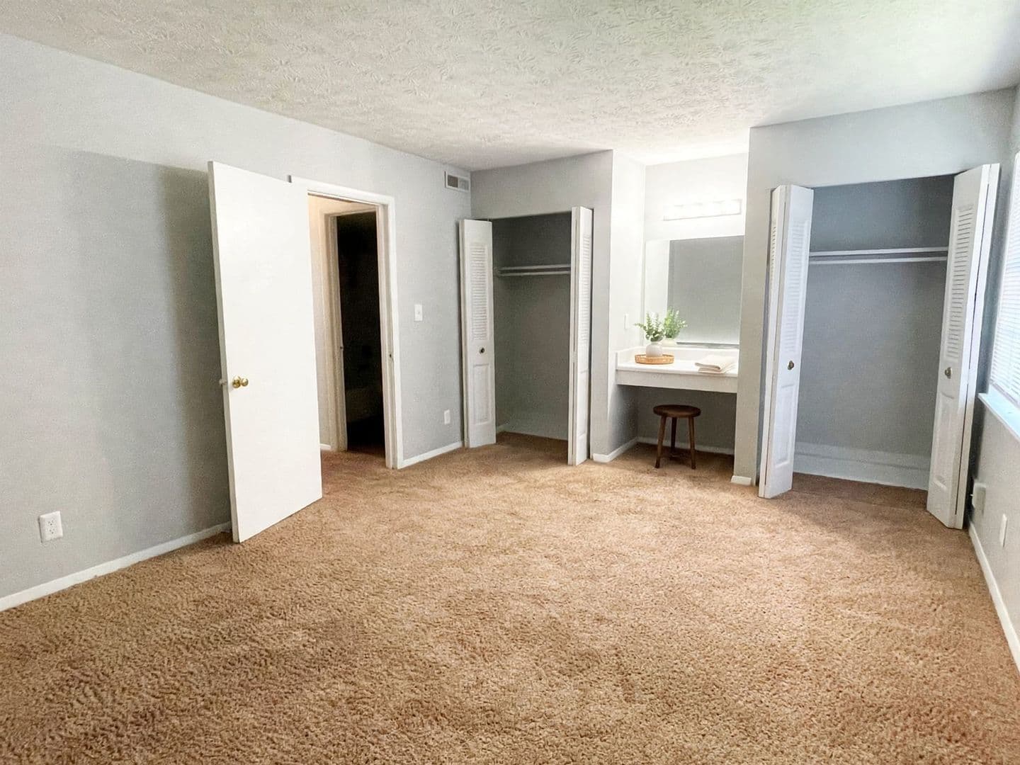 Charlotte Apartment: 1307 Springmont Ln