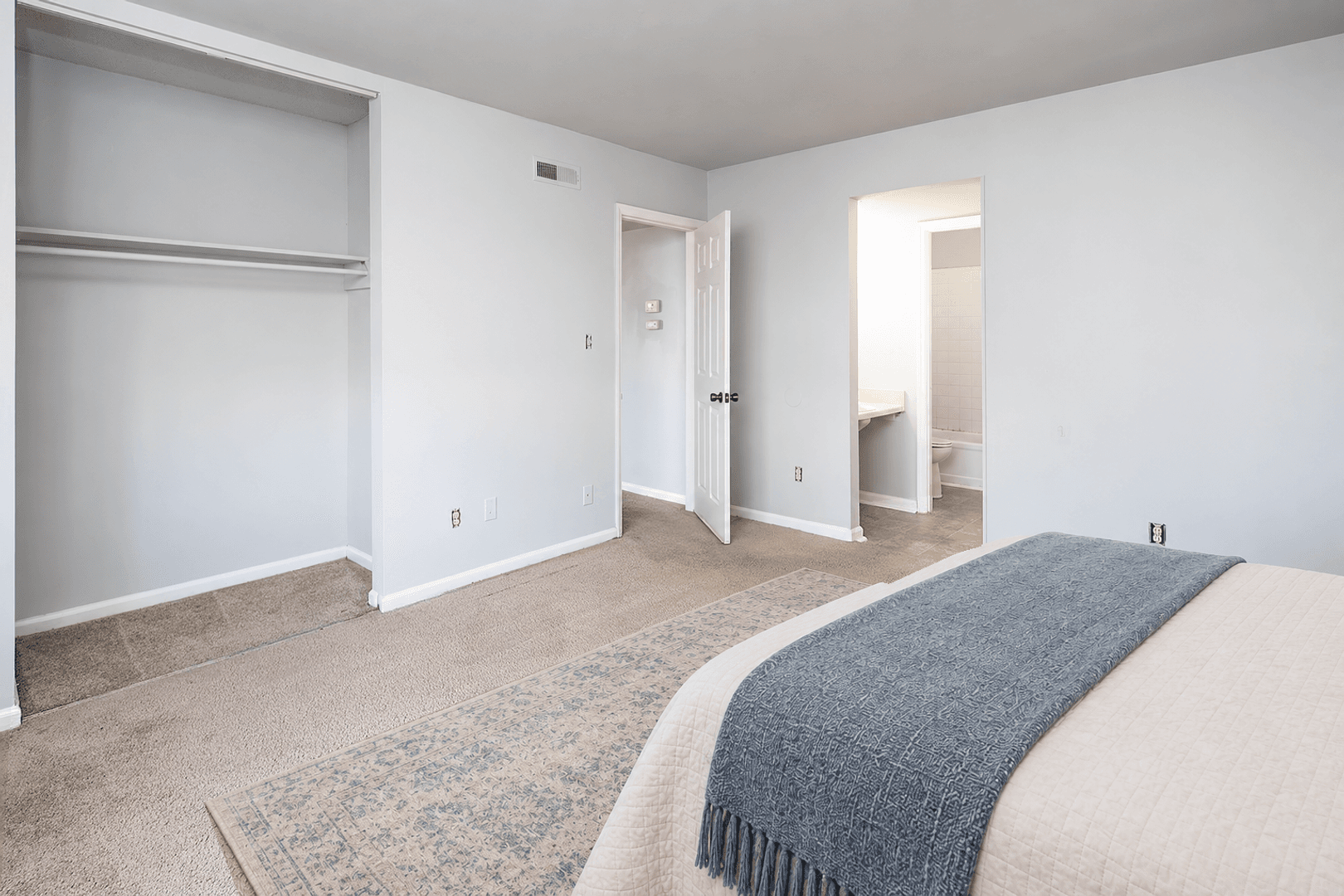 Charlotte Apartment: 825 farmhurst Dr
