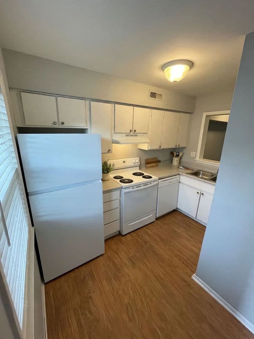 Charlotte Apartment: 1307 Springmont Ln