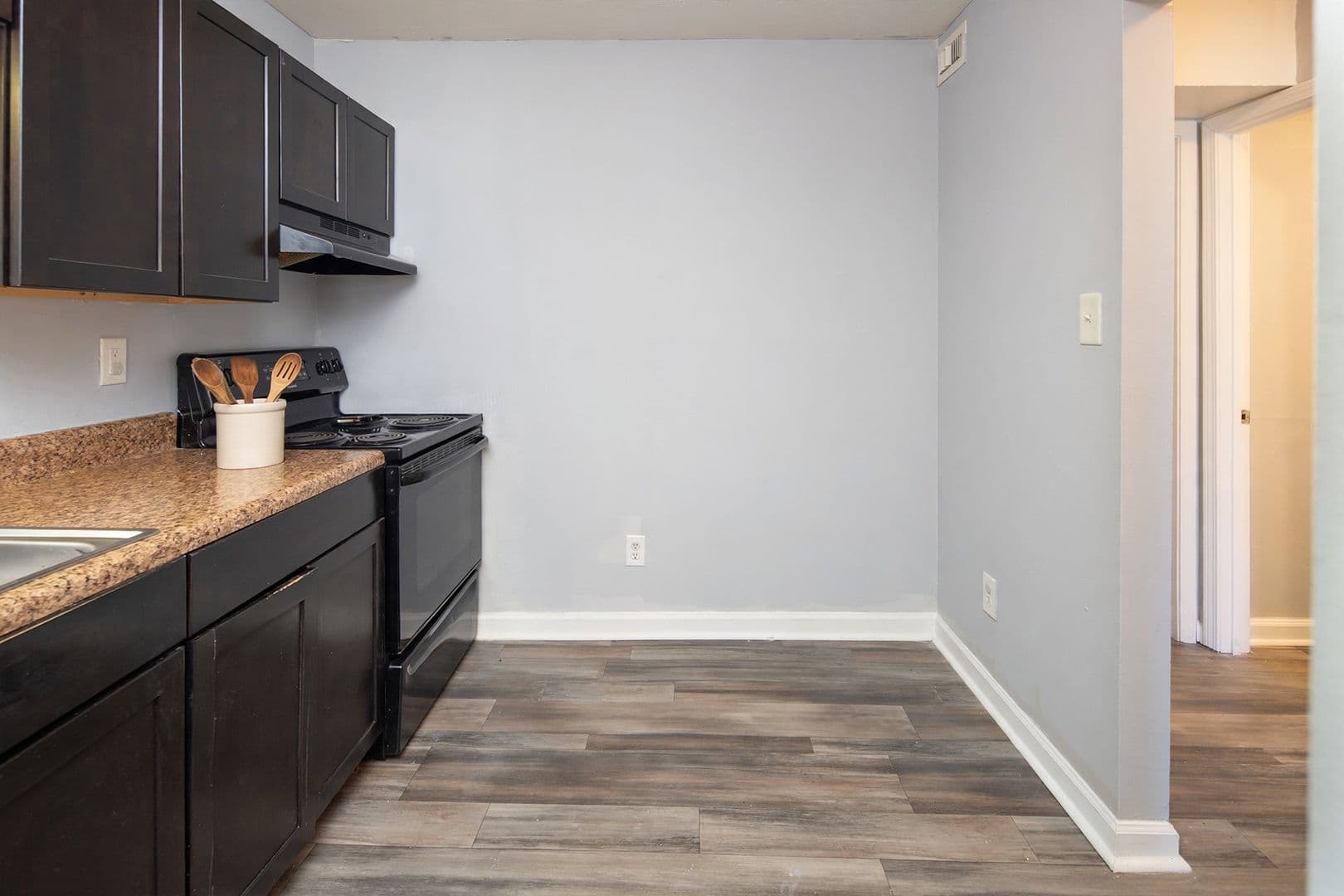 Charlotte Apartment: 1307 Springmont Ln
