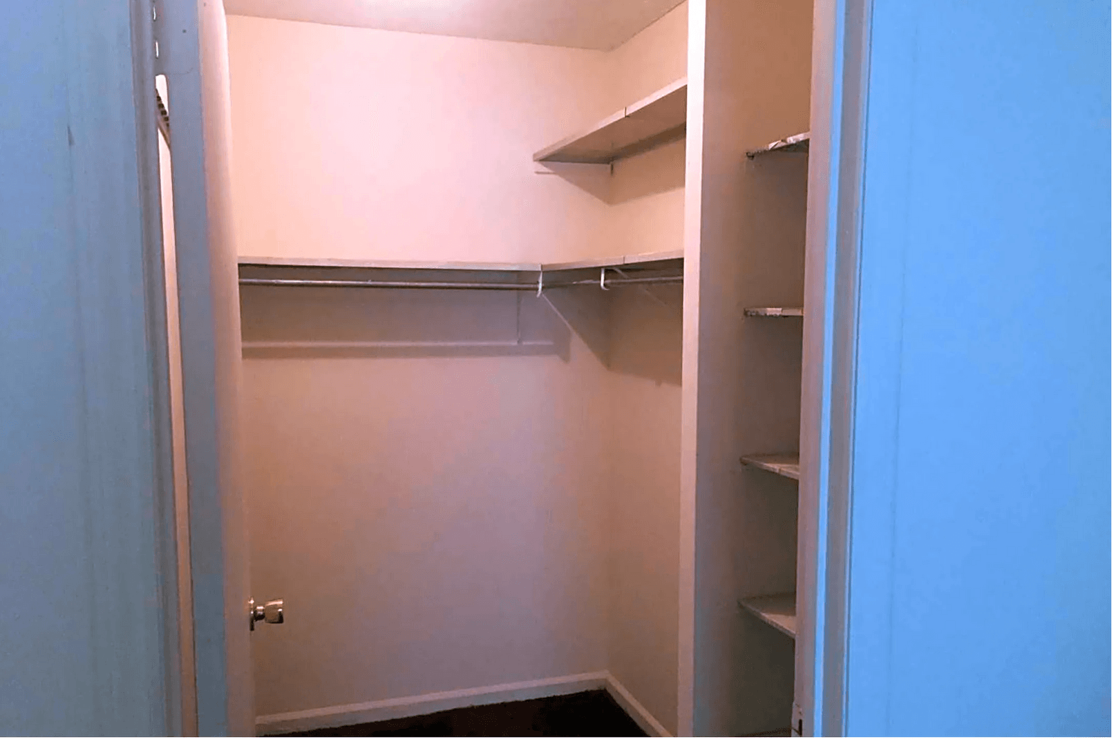 Winston-Salem Apartment: 2901 Walkertown Rd