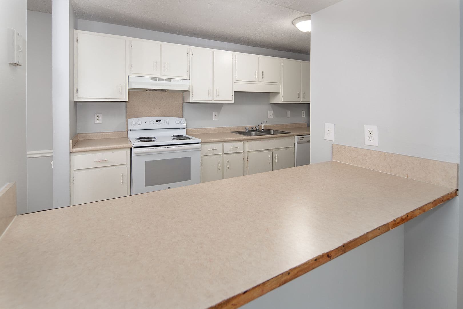 Charlotte Apartment: 825 Farmhurst Dr