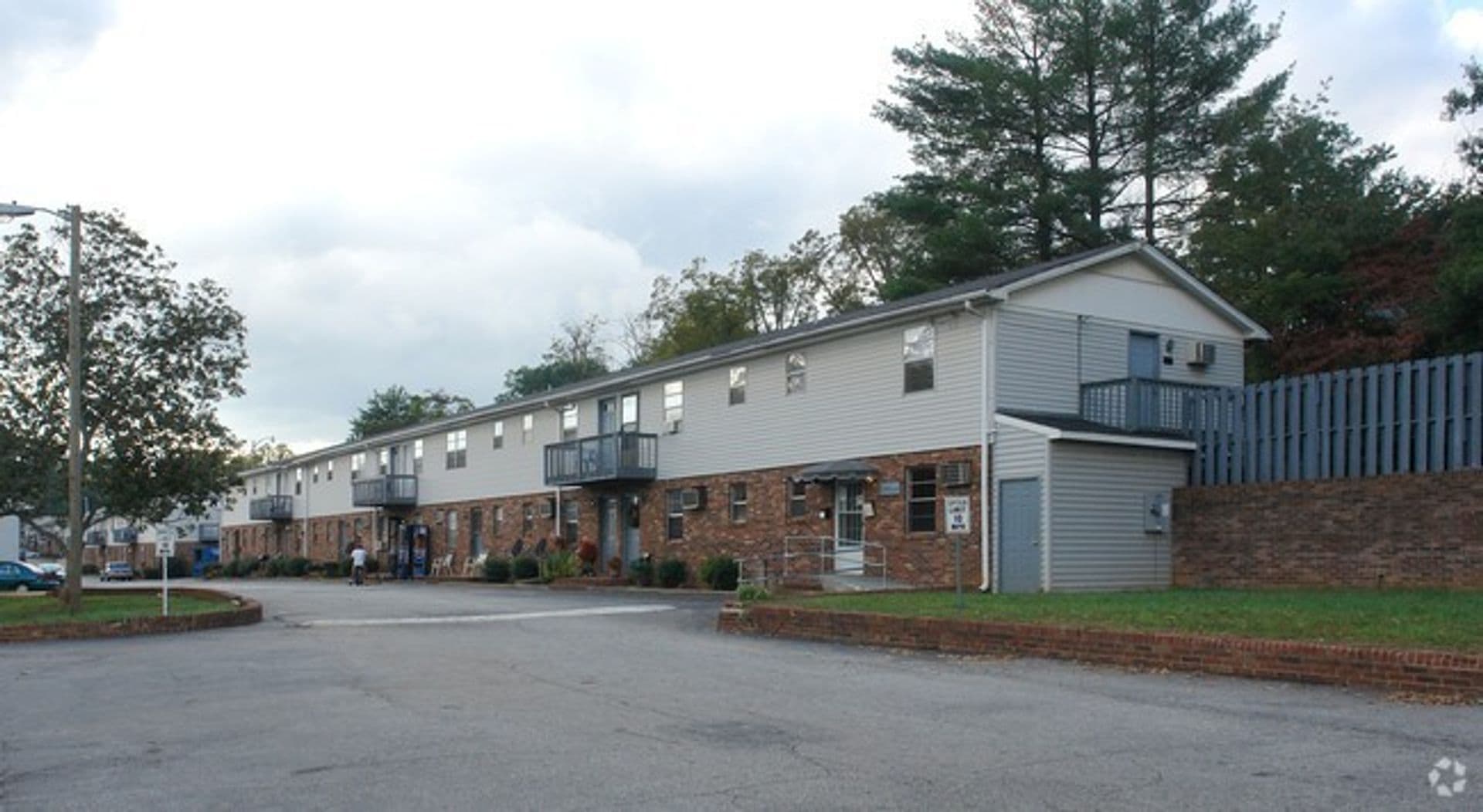 Greenville Apartment: 2627 Poinsett Highway