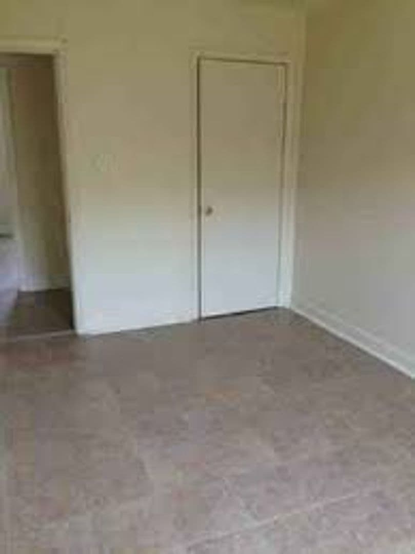 Winston-Salem Apartment: 2914-C