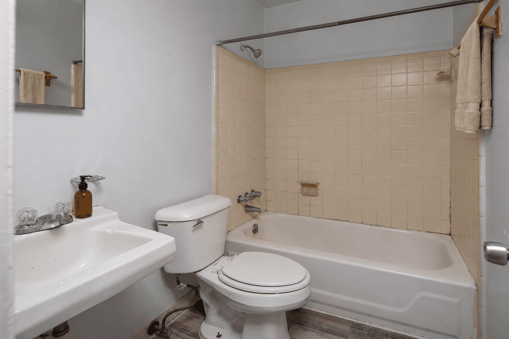 Mt Holly Apartment: 210 E Catawba Avenue