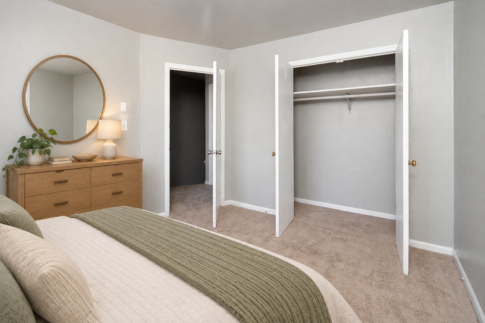 Charlotte Apartment: 3624 Hashem Dr.