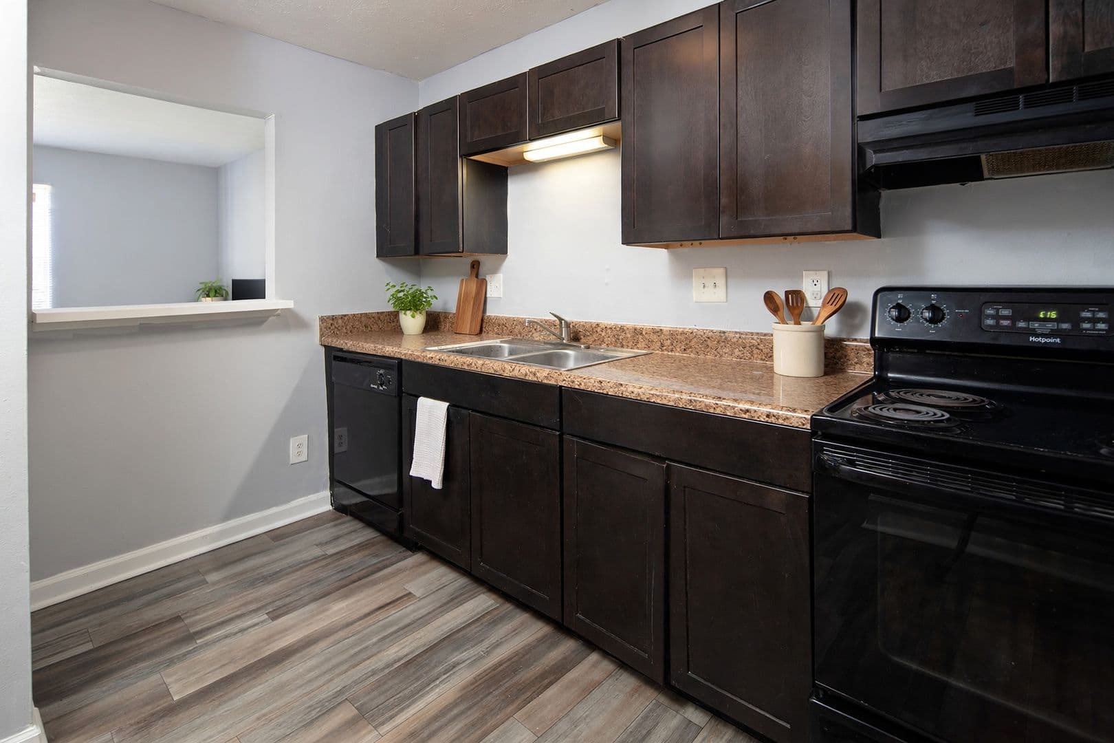 Charlotte Apartment: 1307 Springmont Ln