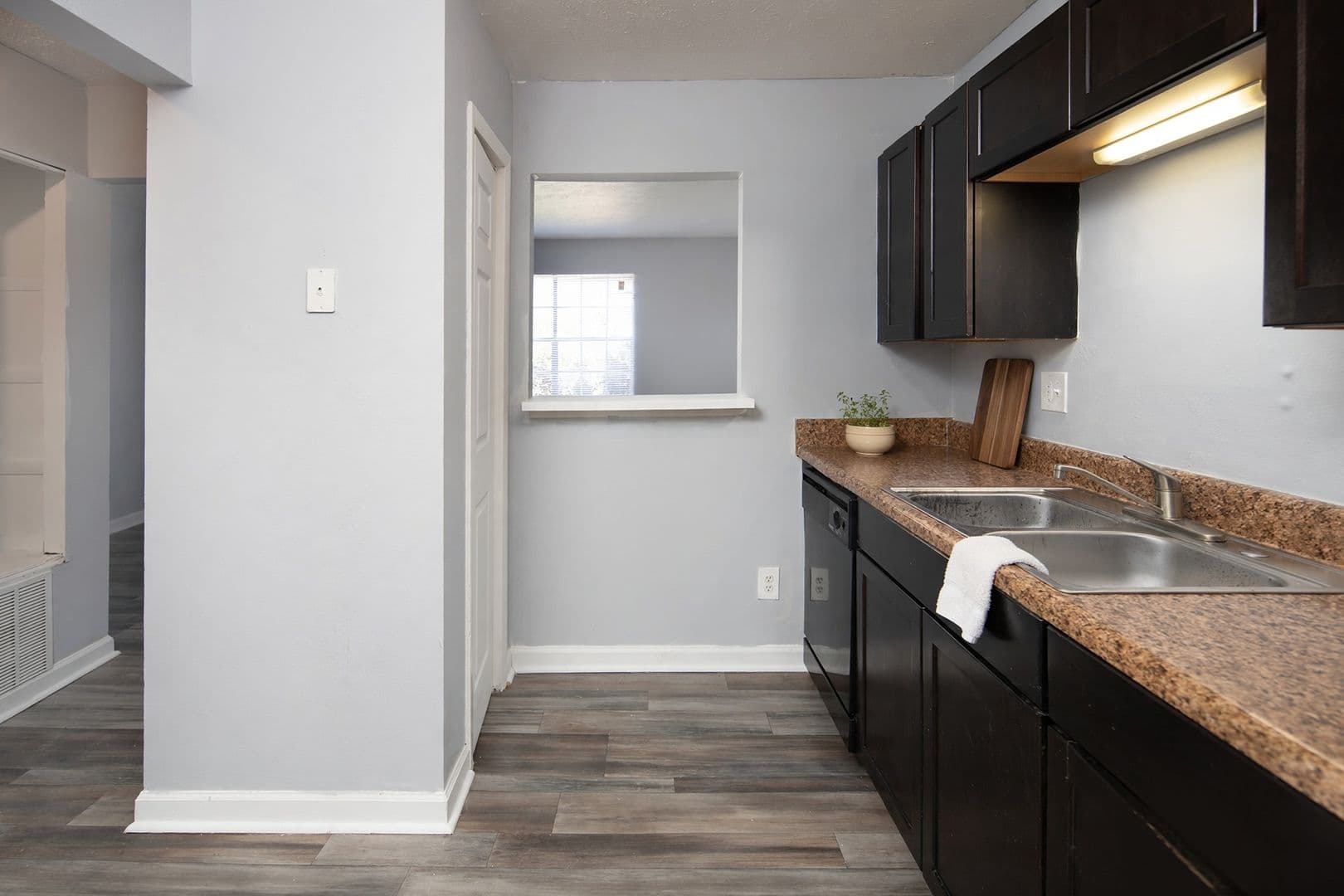 Charlotte Apartment: 1307 Springmont Ln