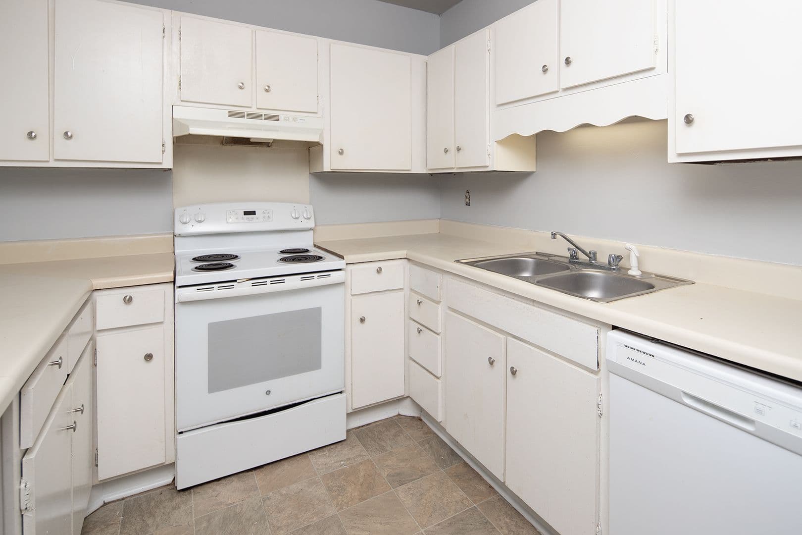 Charlotte Apartment: 825 Farmhurst Dr