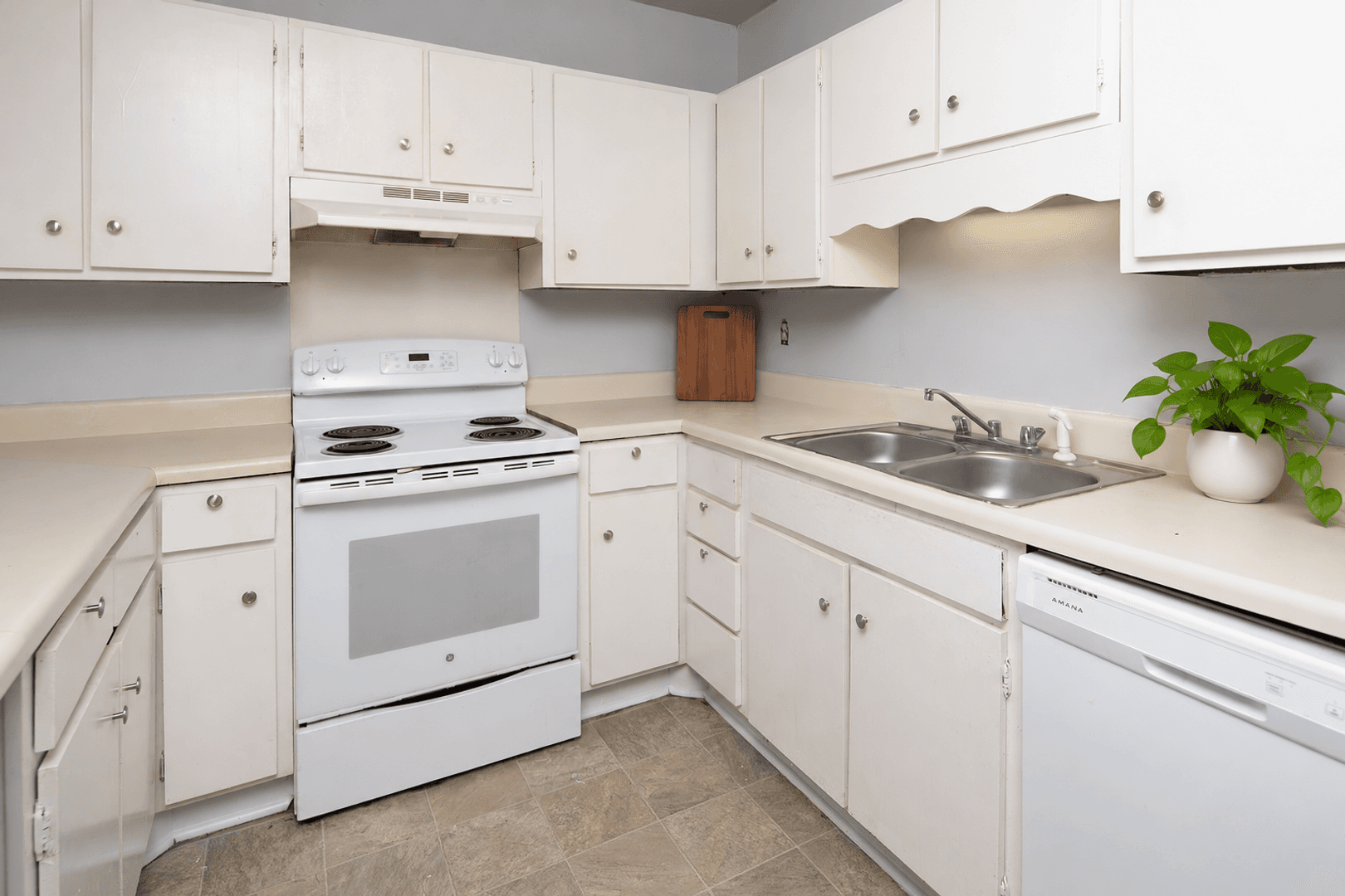 Charlotte Apartment: 825 farmhurst Dr